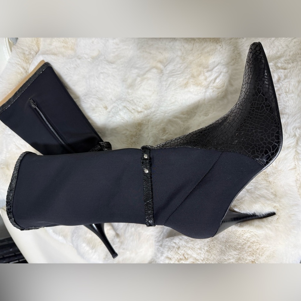 ANDREA FENZI Black Textured Heeled Boots - Picture 5 of 6